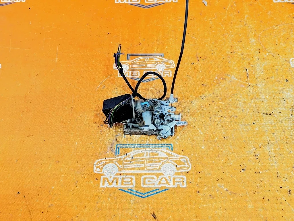 Замок двери передней левой Mercedes-Benz