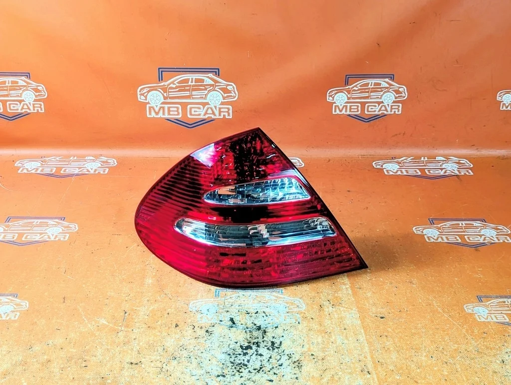 Фонарь задний левый Mercedes-Benz