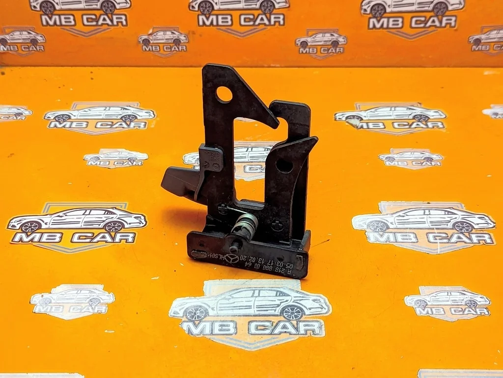 Замок капота Mercedes-Benz