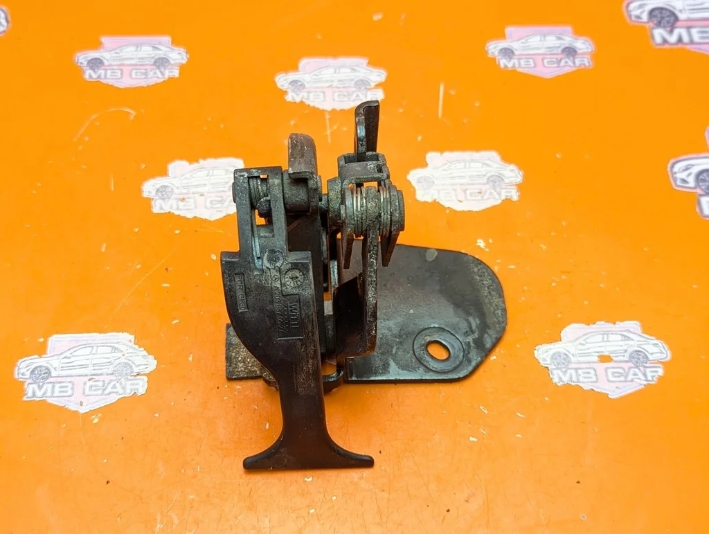 Замок капота Mercedes-Benz