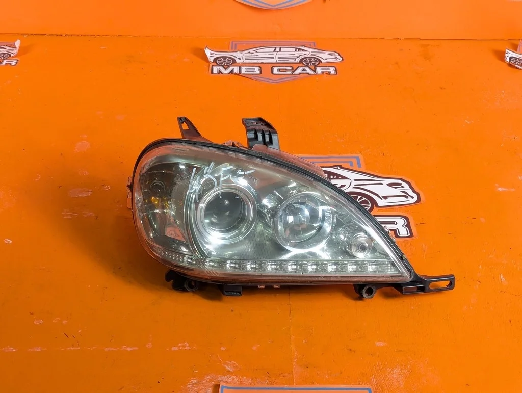 Фара правая Mercedes-Benz