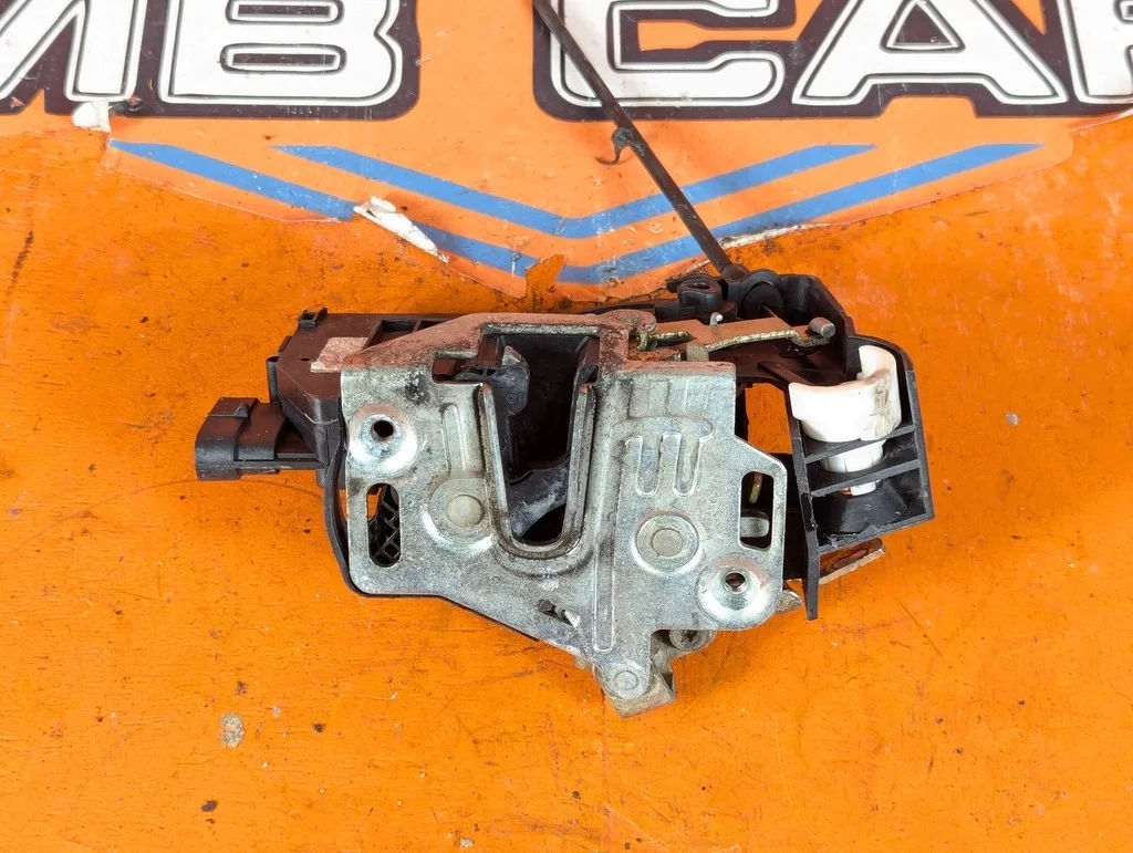 Замок двери передней правой Mercedes-Benz