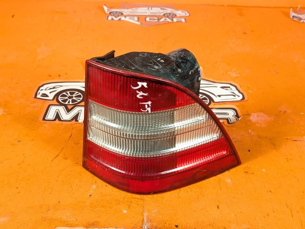 Фонарь задний правый Mercedes-Benz