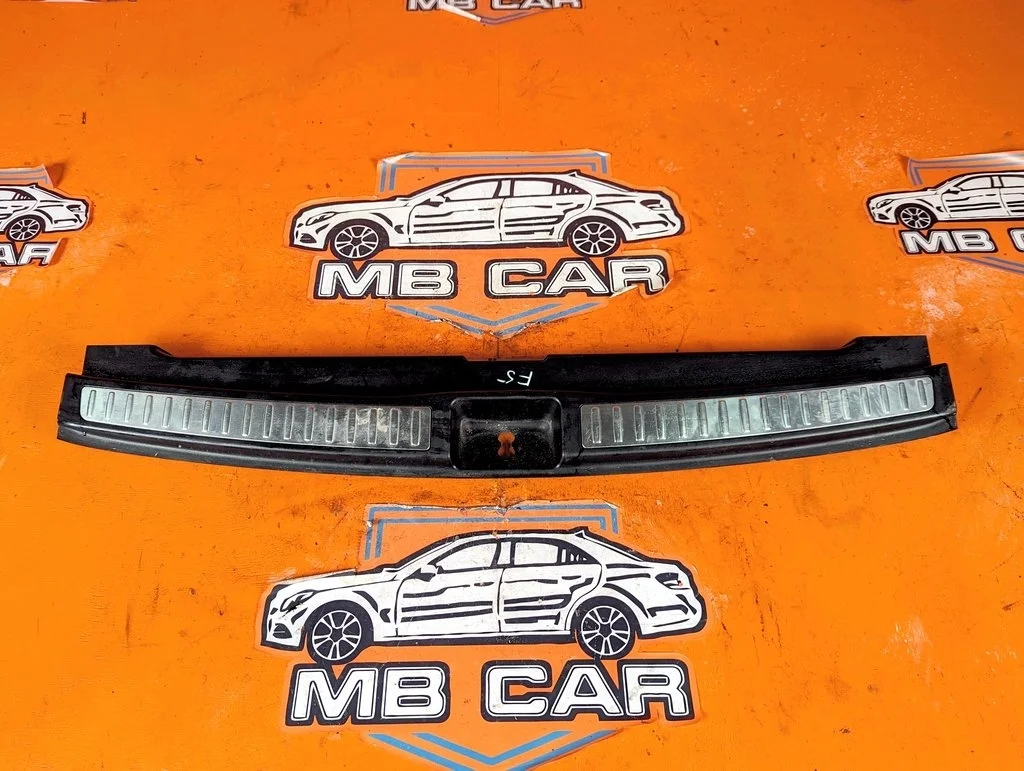 Накладка замка багажника Mercedes-Benz