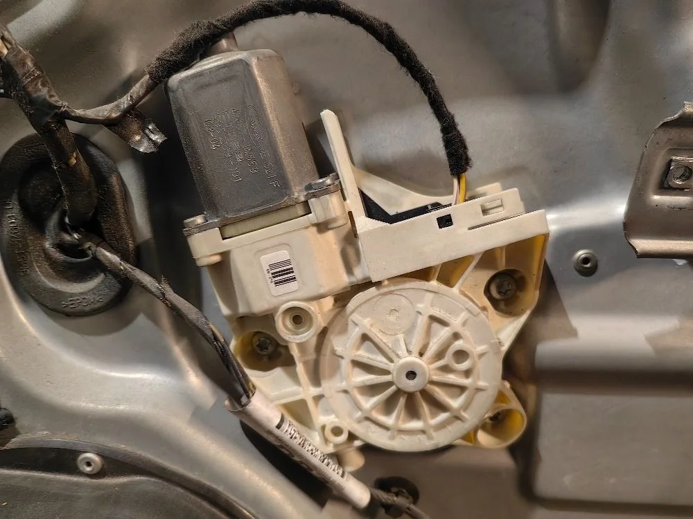 Моторчик стеклоподъемника п. п. Ford Focus II