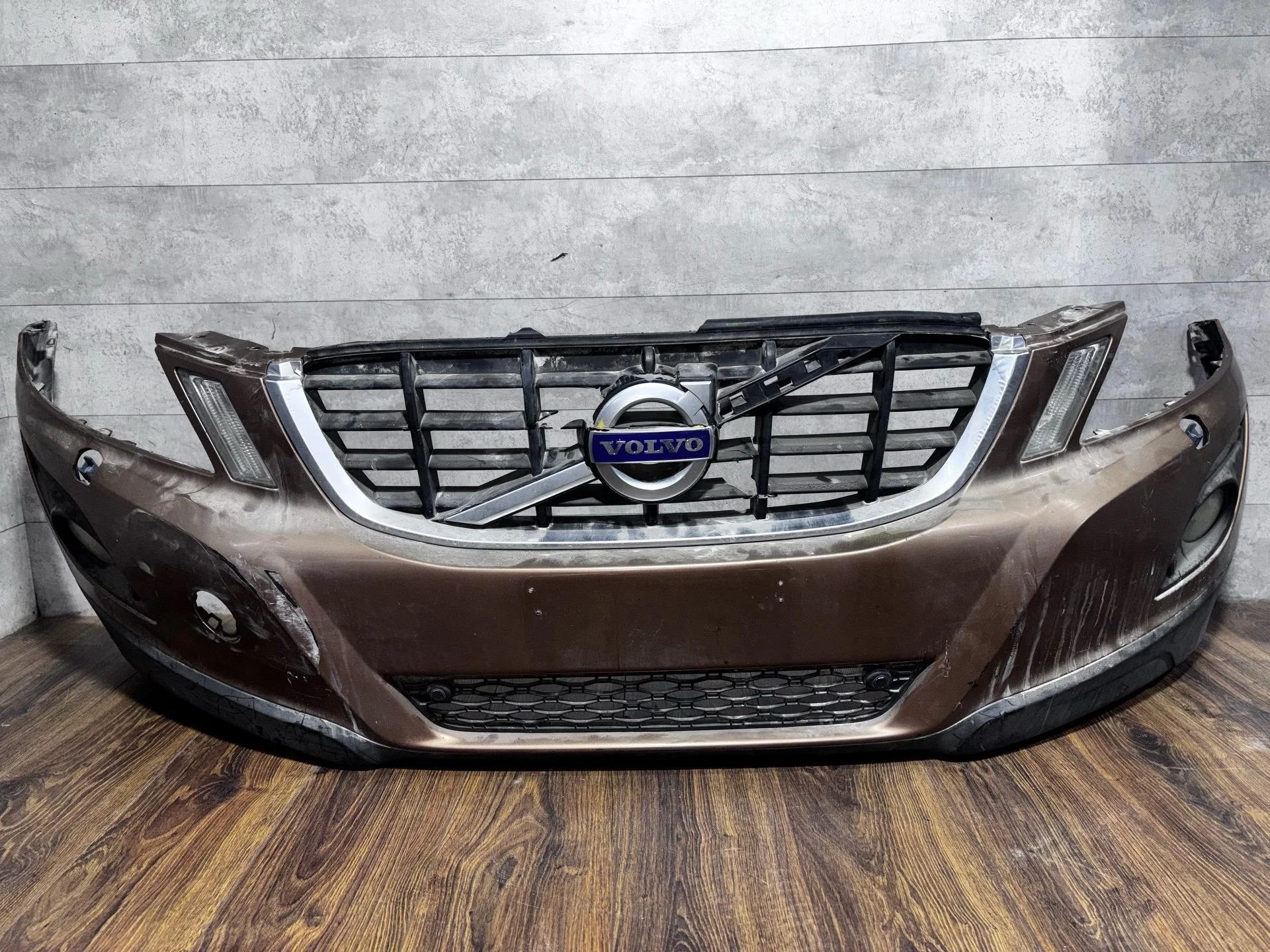 бампер передний Volvo XC60