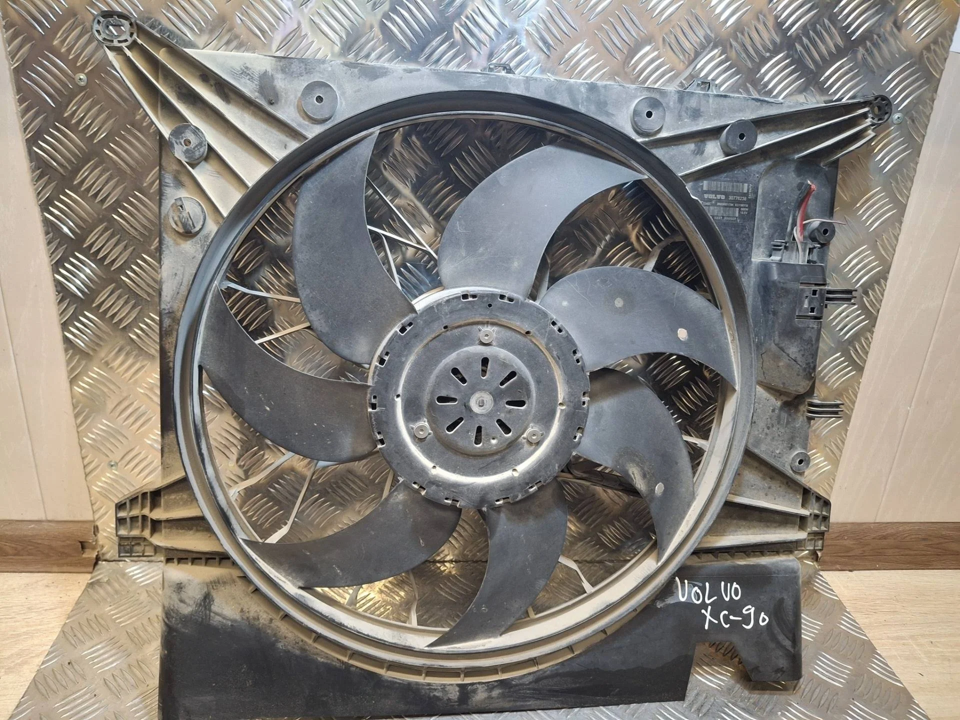 вентилятор охлаждения Volvo XC90