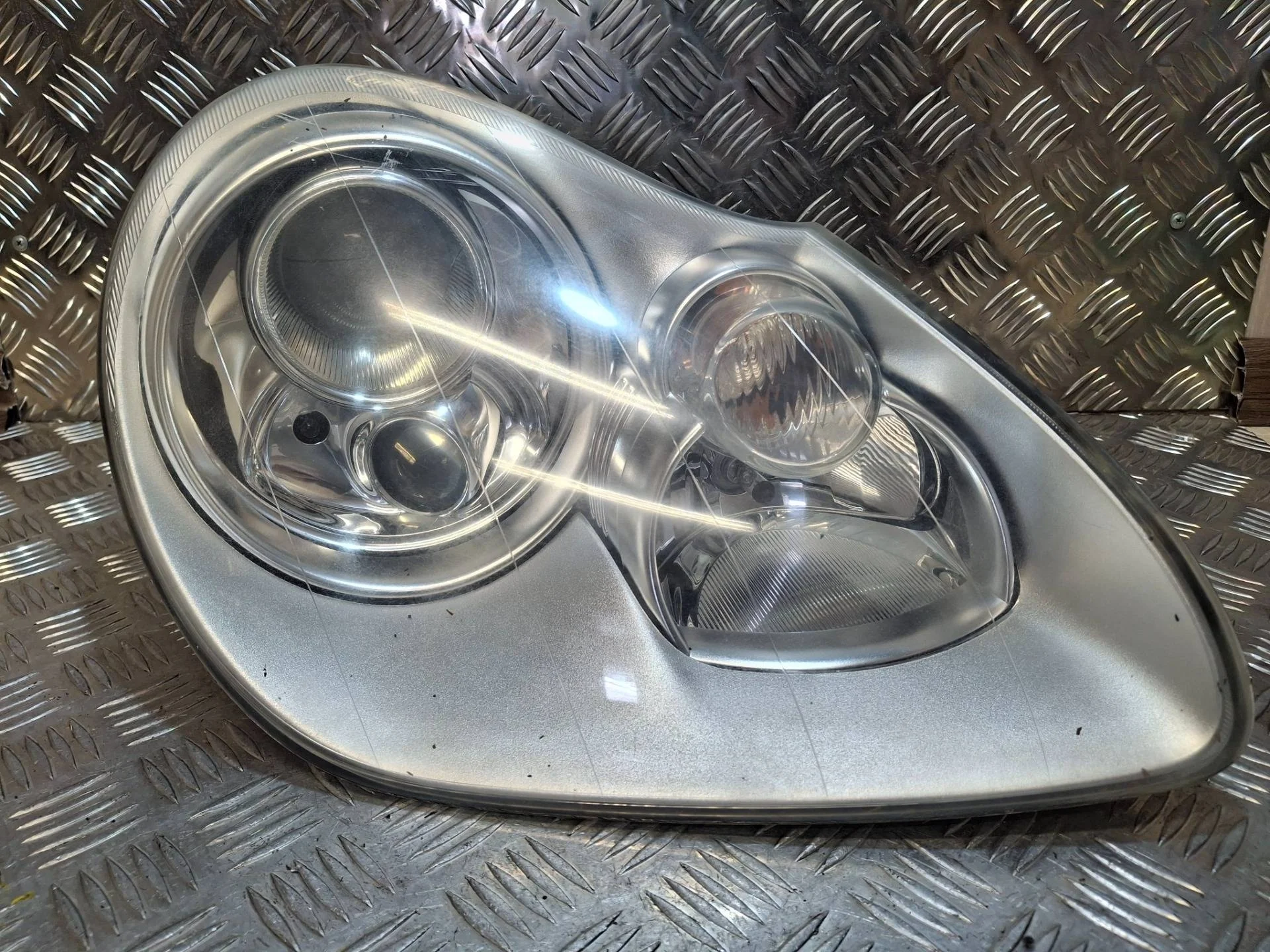 фара правая Porsche Cayenne 955