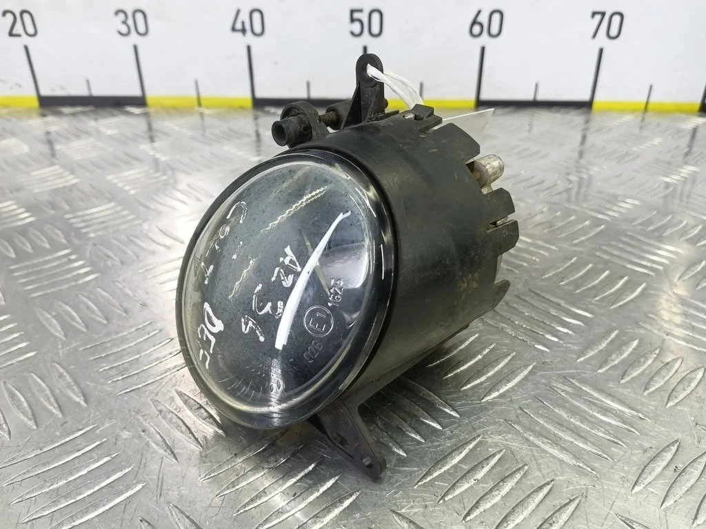 Фара противотуманная передняя MITSUBISHI COLT Z30