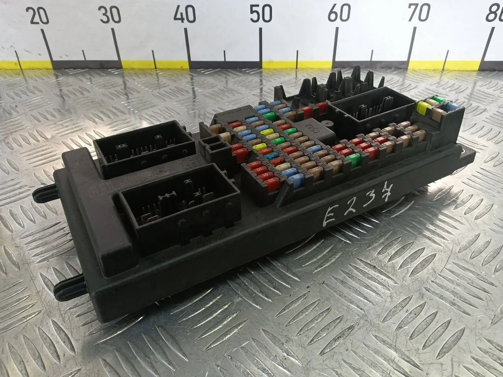 Блок предохранителей LAND ROVER DISCOVERY III (20