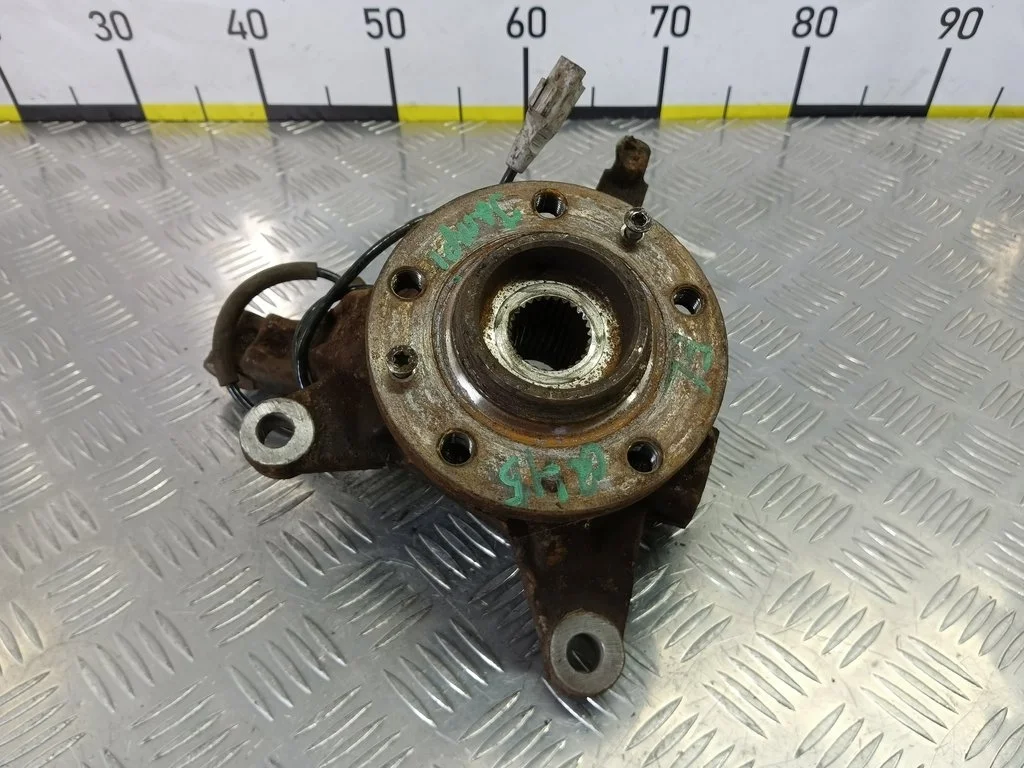 Кулак передний левый Citroen Jumpy II (2007—2012)