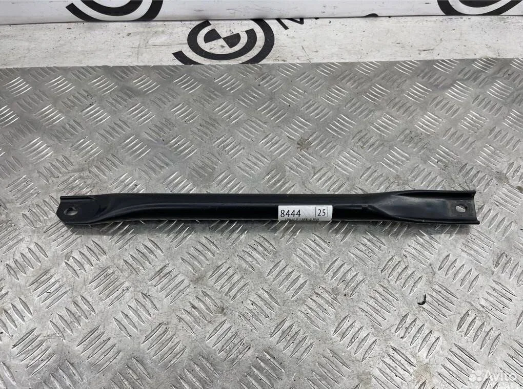 Растяжка моторного отсека передняя правая bmw 5'