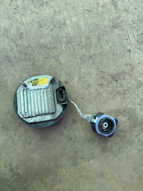 Блок розжига ксенона Toyota Camry 2012-2017 8596722080 50 55