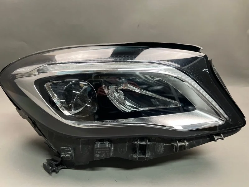 Фара Mercedes-Benz GLA 2017-2020 A1569067000 X156, передняя правая