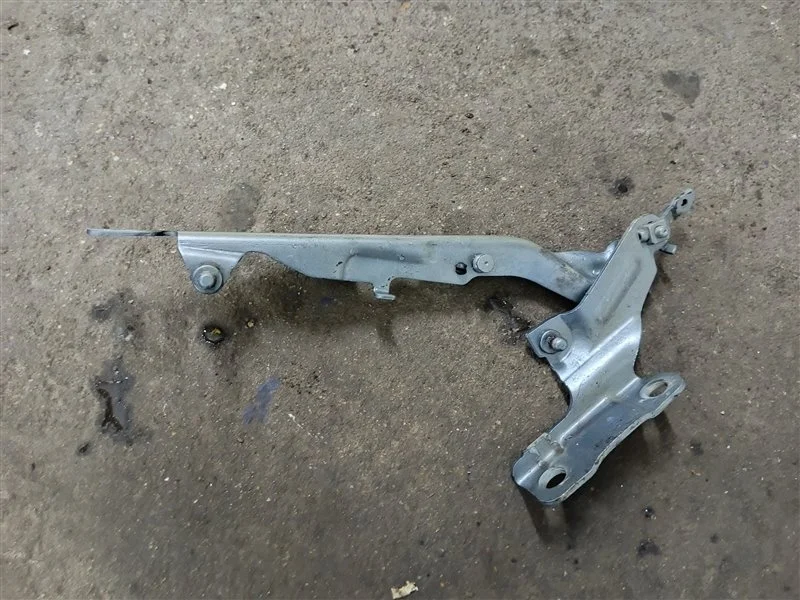 Петля капота Volvo XC60 31385814, левая