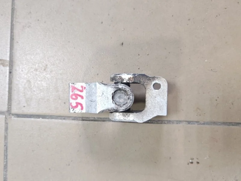 Карданчик рулевой Volvo XC90 2012 30741476 B6324S5