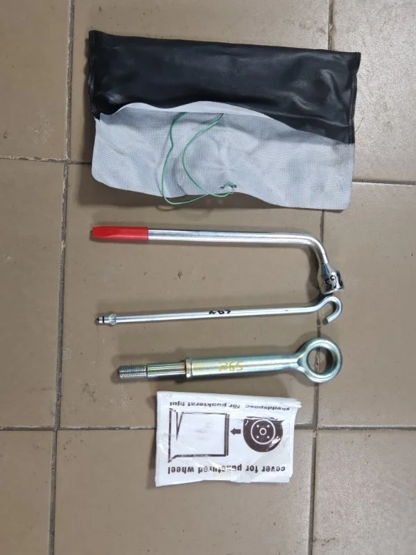 Крюк буксировочный Volvo XC90 2012 9461985 B6324S5