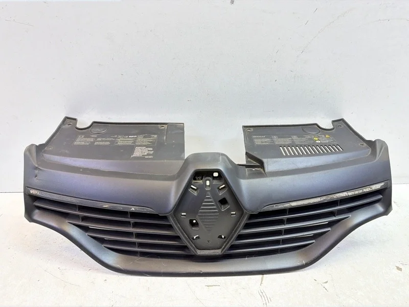 Решетка радиатора Renault Logan 2012-2018