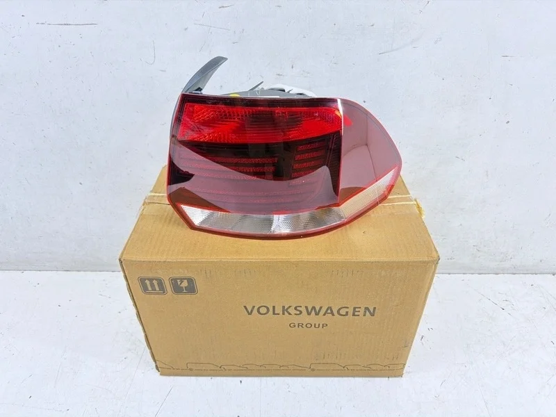 Фонарь Volkswagen Polo 2015-