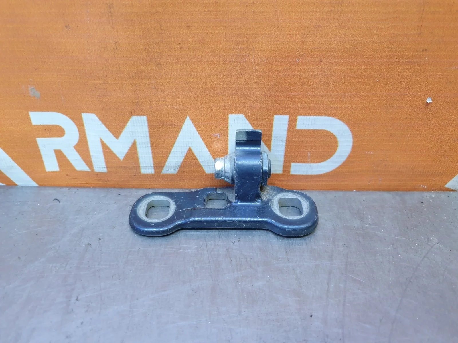 Петля двери верхняя Volvo XC60 2017-нв