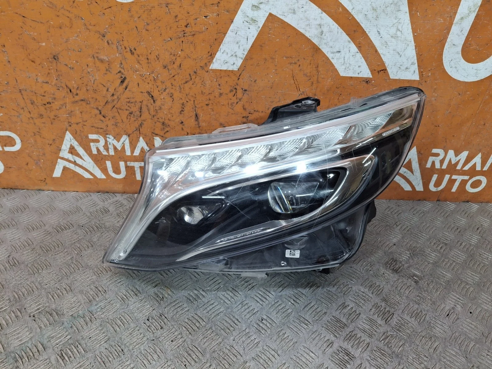 Фара Mercedes V-Class 2014-нв W447