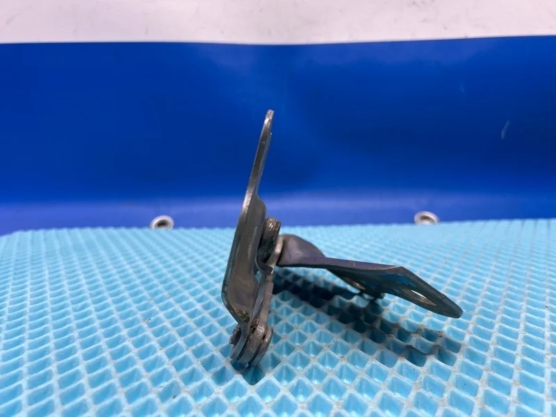 Петля капота Opel Meriva A 2005 93299987 X1 1.6 Z16XEP, передняя левая