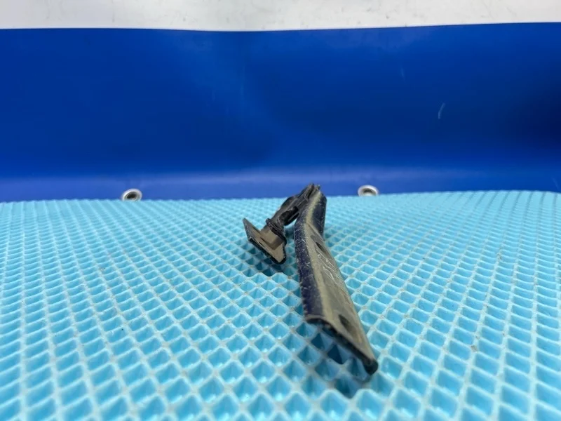 Петля капота Volkswagen Passat 2004 3B0823302A B5, передняя левая