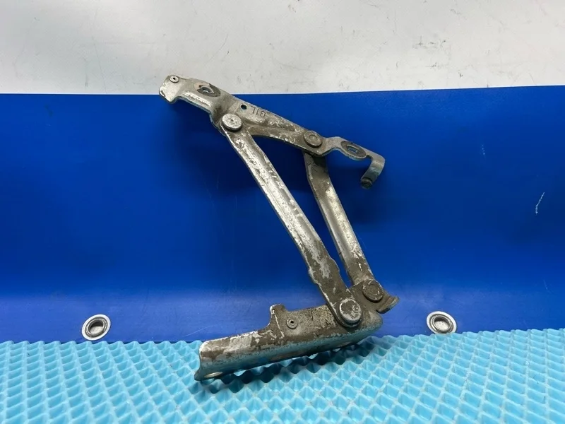 Петля багажника Mazda 6 2010 GS1D52720B GH, левая