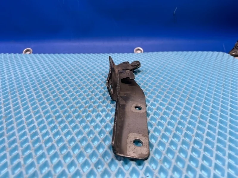 Петля капота Fiat Doblo 2009 46782383, передняя левая