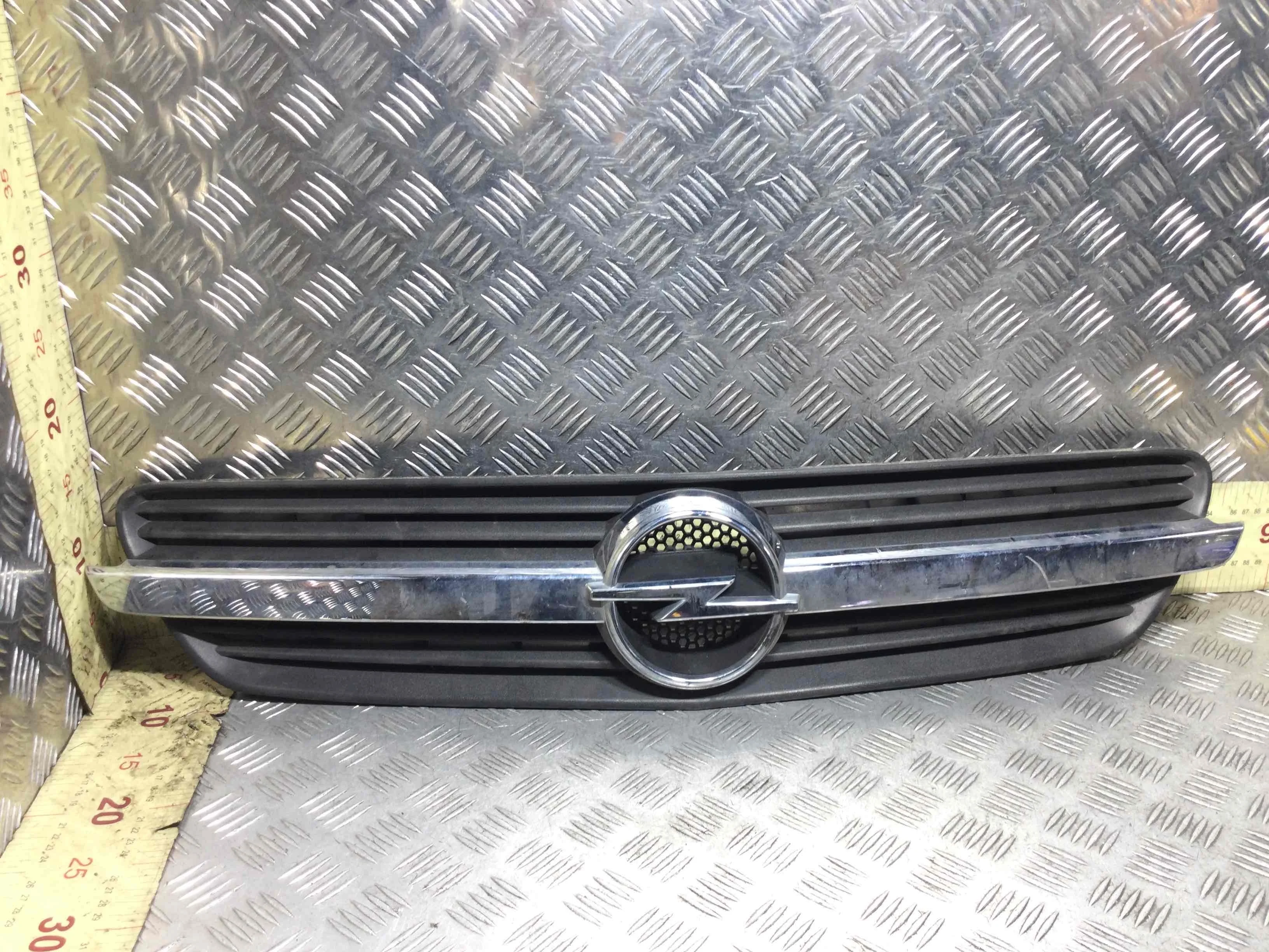 Решетка радиатора Opel Meriva 1 поколение 2002 - 2006 бензин 1.6 i Механика Минивэн