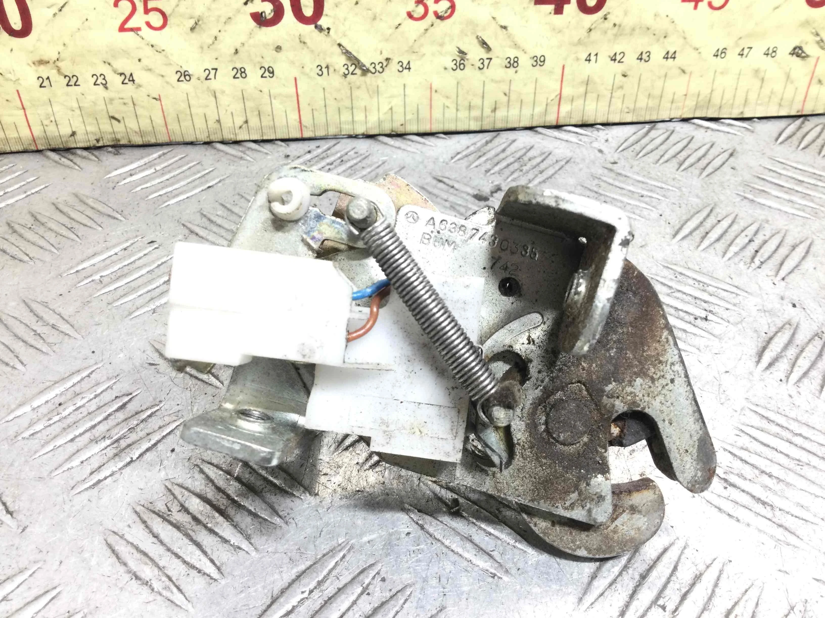 Замок багажника Mercedes Vito W638 (1996-2003) бензин 2.3 i Автомат Микроавтобус