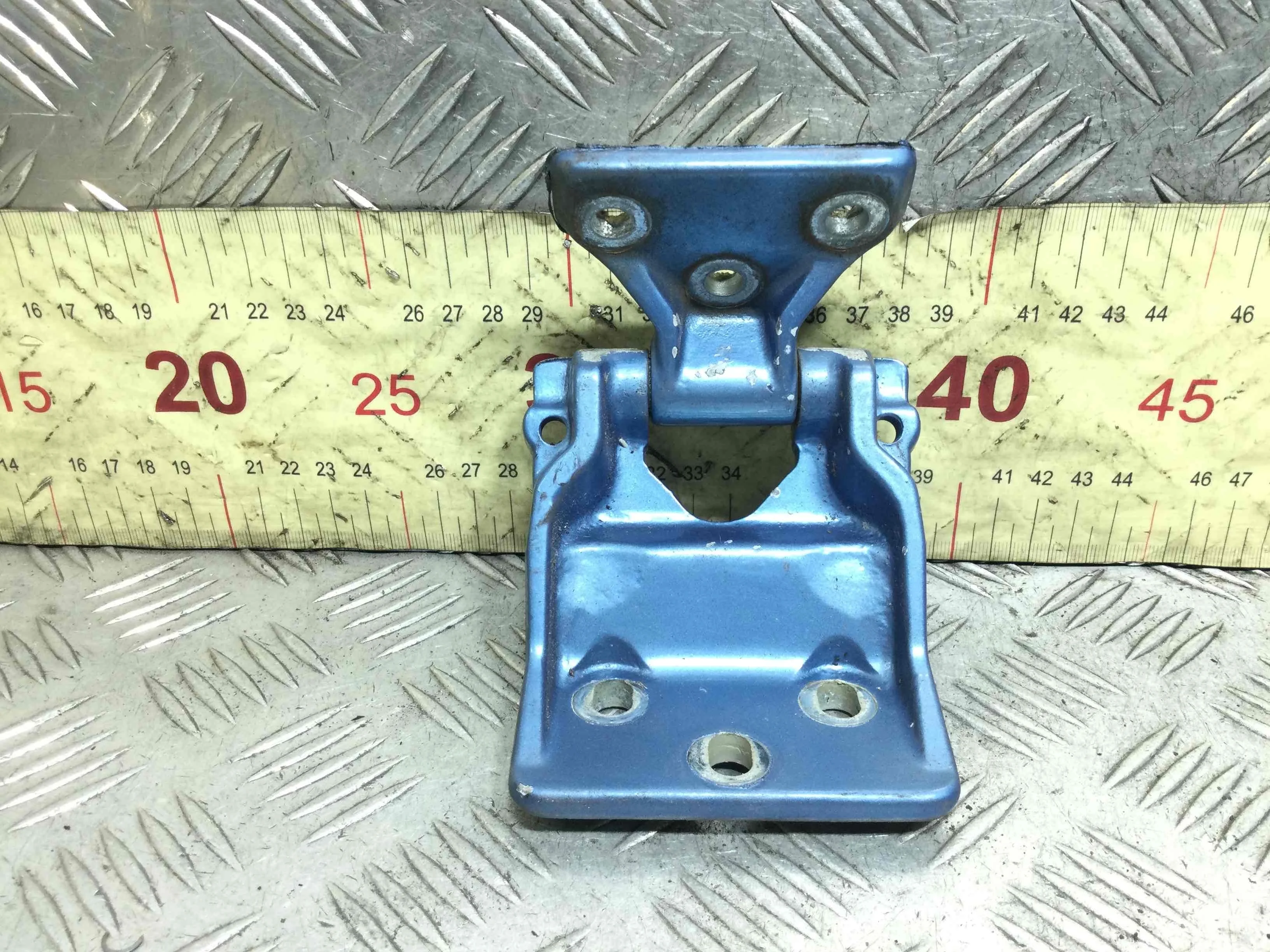 Петля крышки багажника Mercedes Vito W638 (1996-2003) бензин 2.3 i Автомат Микроавтобус