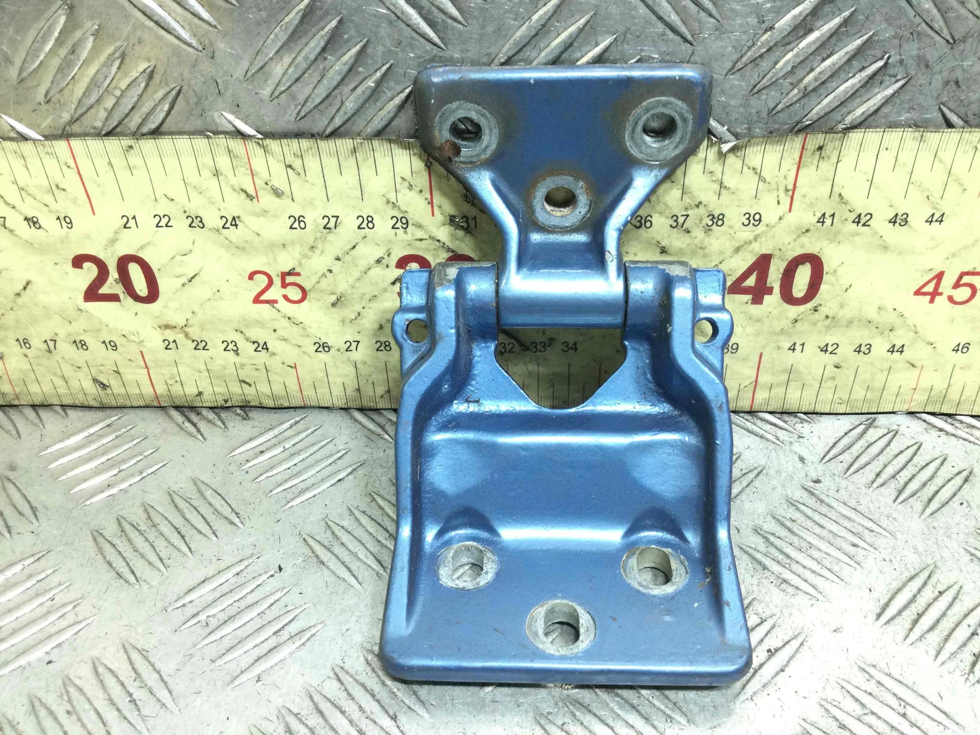 Петля крышки багажника Mercedes Vito W638 (1996-2003) бензин 2.3 i Автомат Микроавтобус