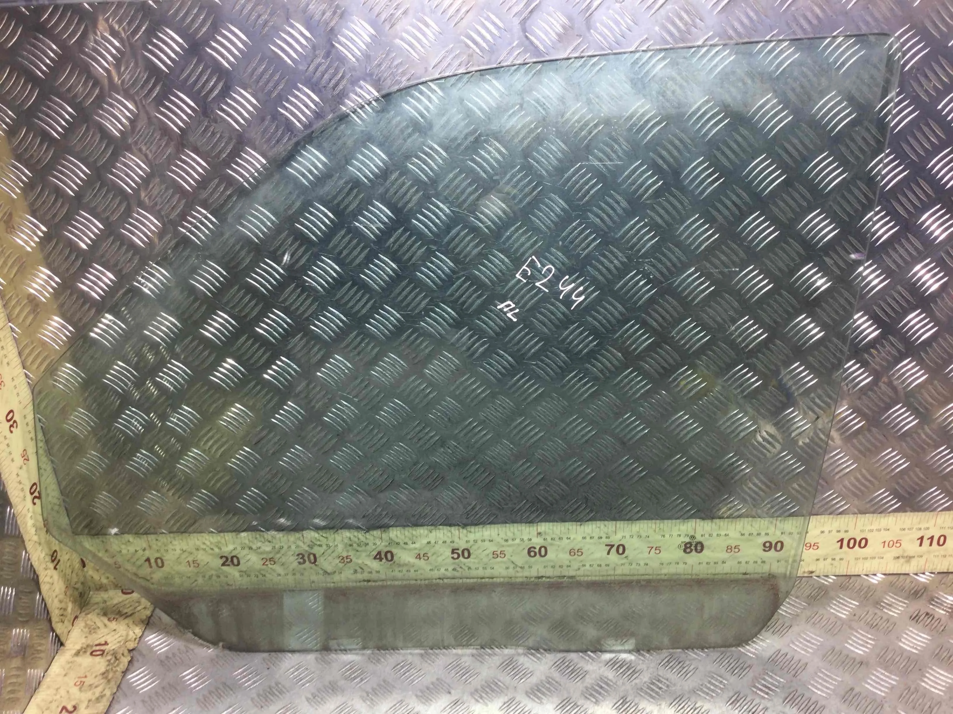 Стекло двери передней левой Volkswagen Transporter T5 2010 - 2016 дизель 2.0 TDI Механика Микроавтобус