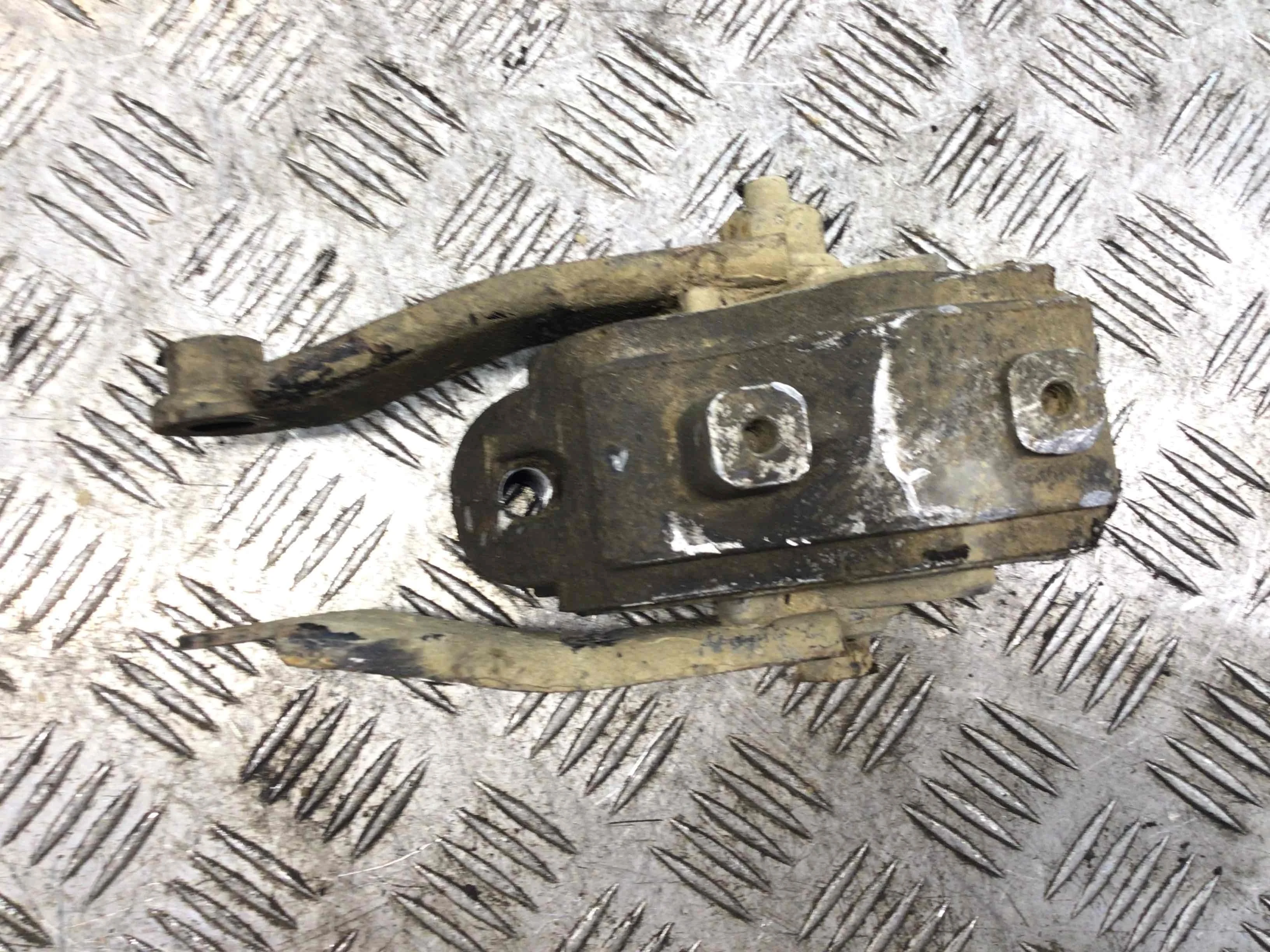 Подушка крепления двигателя Land Rover Freelander 2 поколение (2006-2010) дизель 2.2 TD Механика Внедорожник