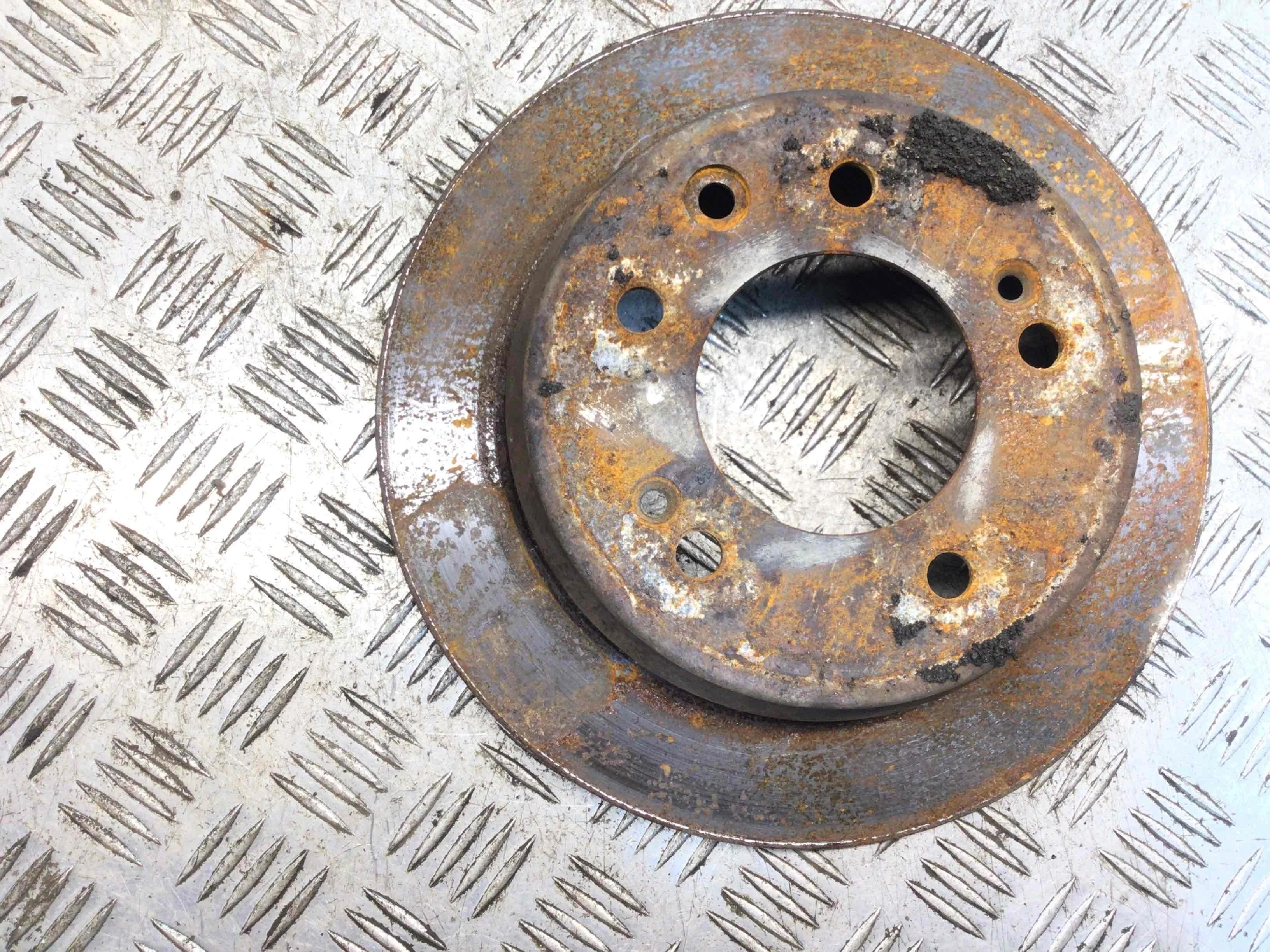 Диск тормозной задний Hyundai i30 1 поколение (2007-2010) дизель 1.6 CRDi Автомат 5-дв, х/б