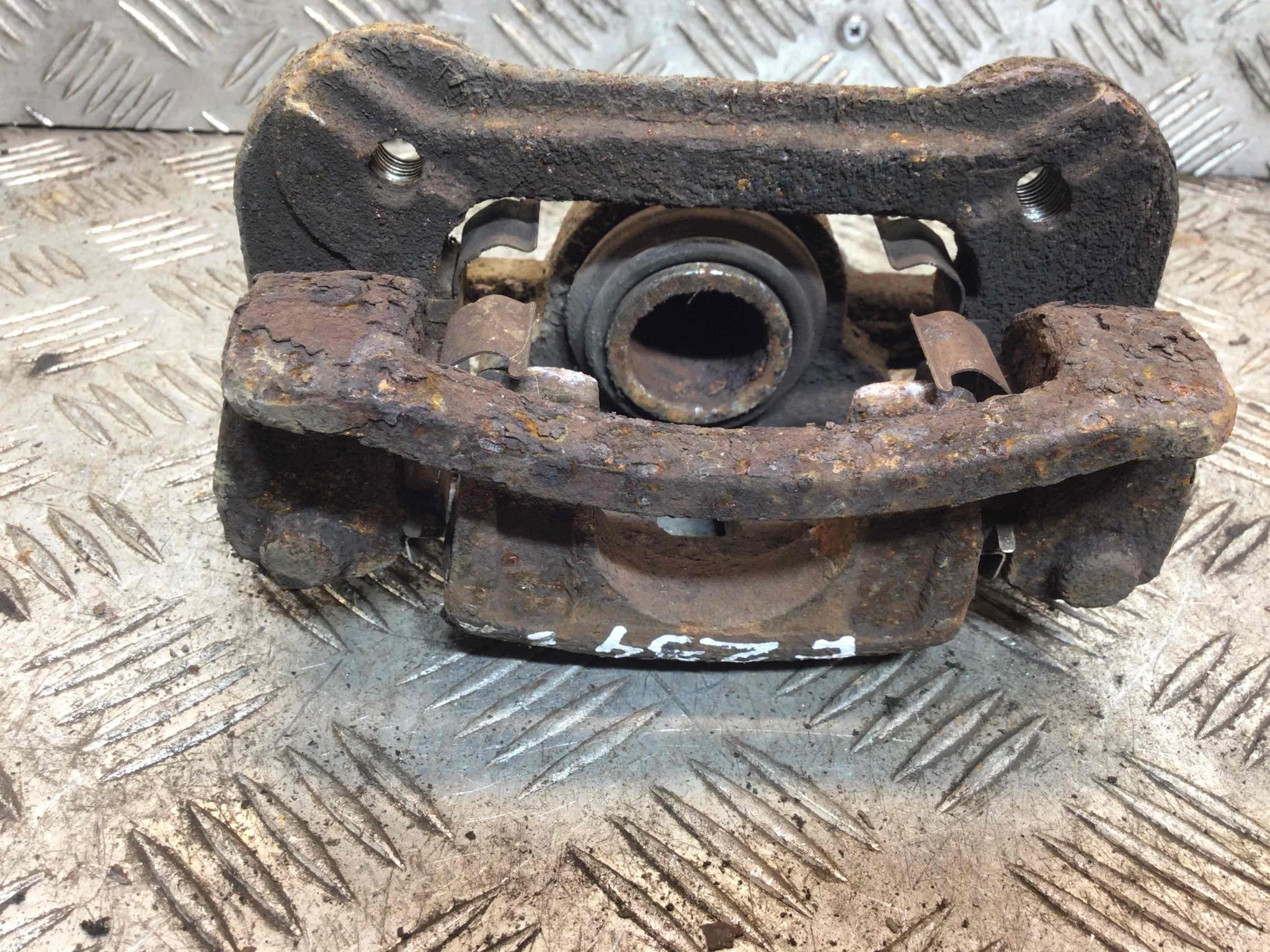 Суппорт задний правый Hyundai i30 1 поколение (2007-2010) дизель 1.6 CRDi Автомат 5-дв, х/б