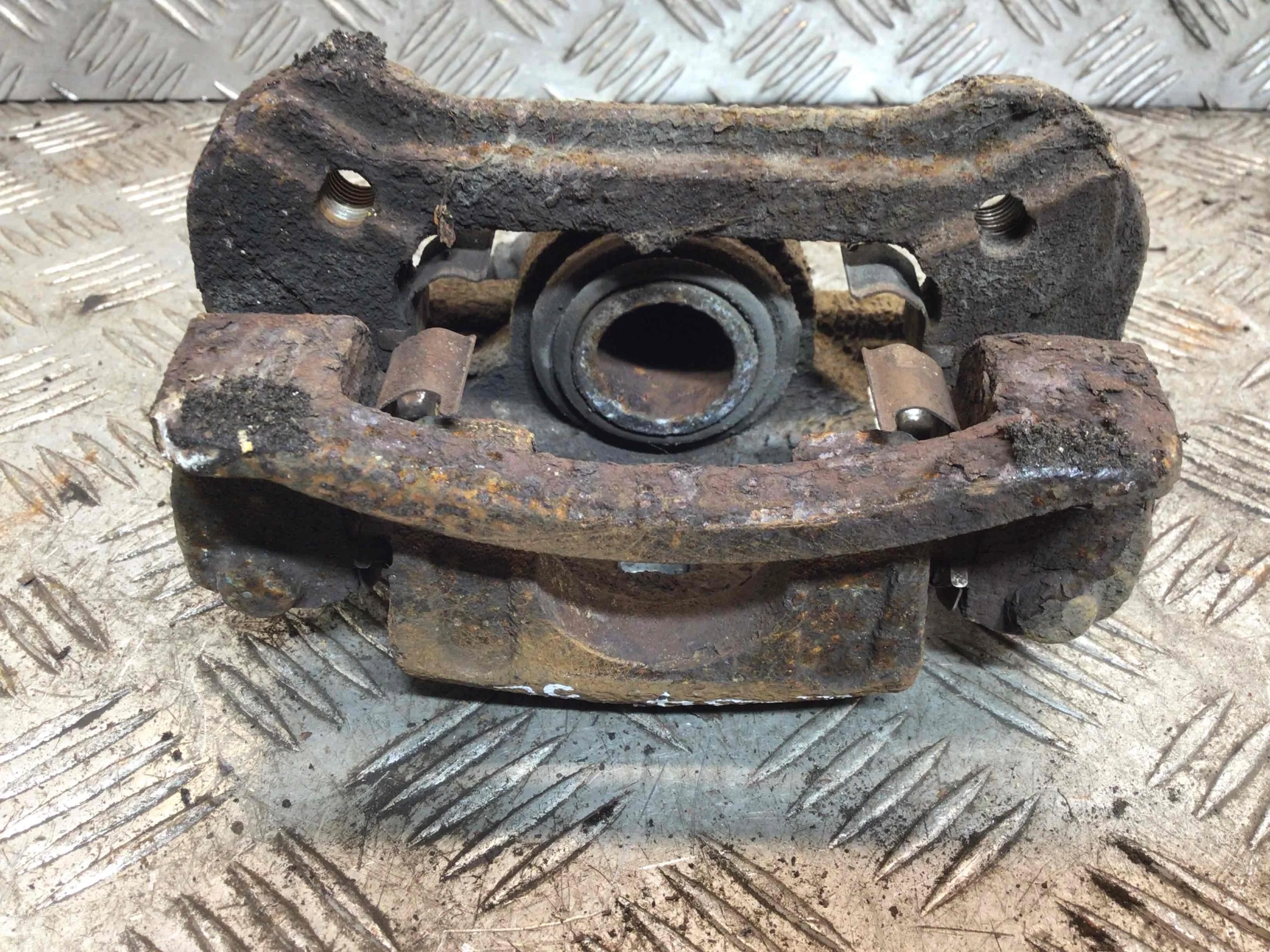 Суппорт задний левый Hyundai i30 1 поколение (2007-2010) дизель 1.6 CRDi Автомат 5-дв, х/б