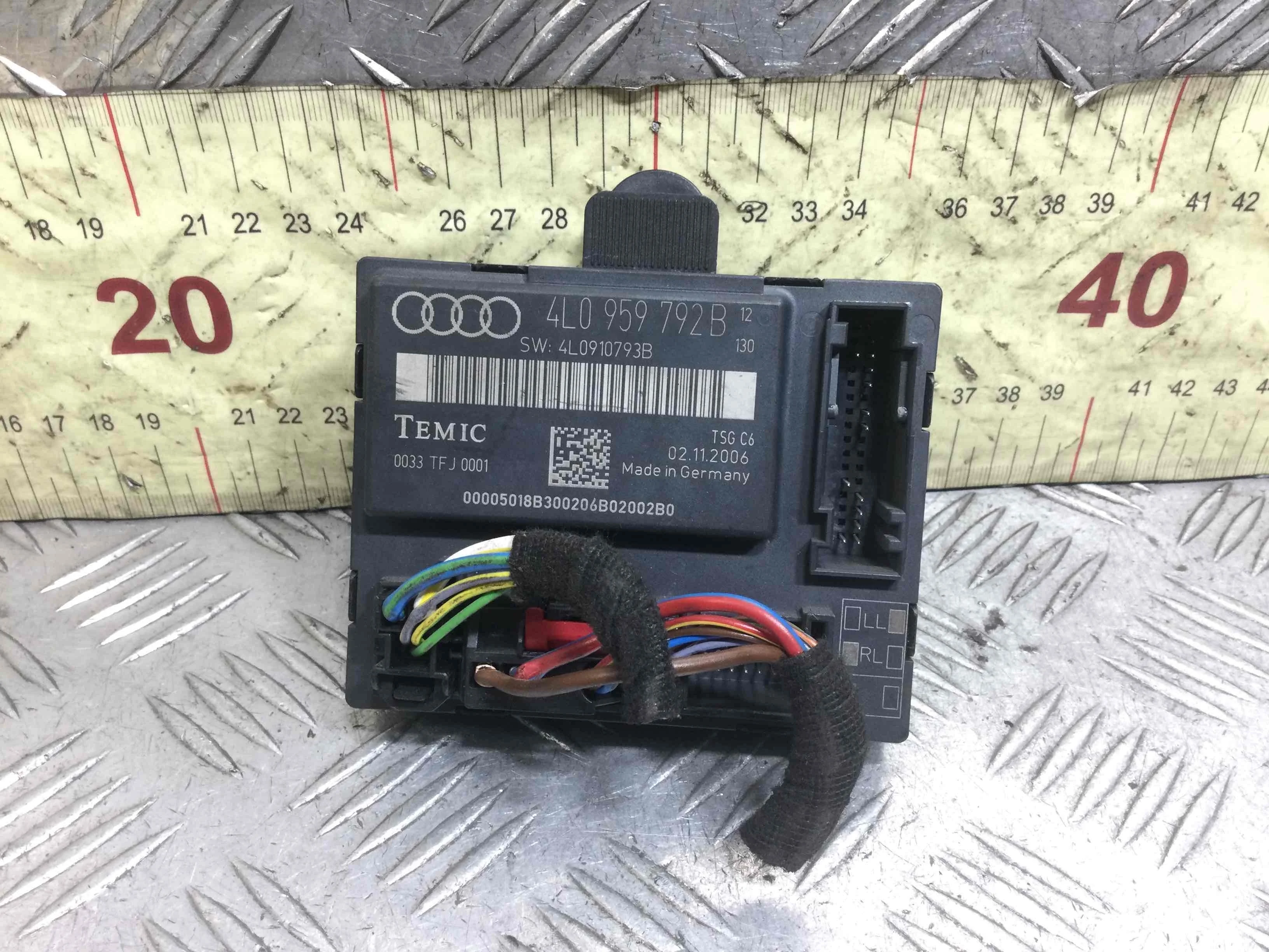 Блок управления двери передней левой Audi Q7 Q7 4L (2005-2009) дизель 3.0 TDI  Внедорожник