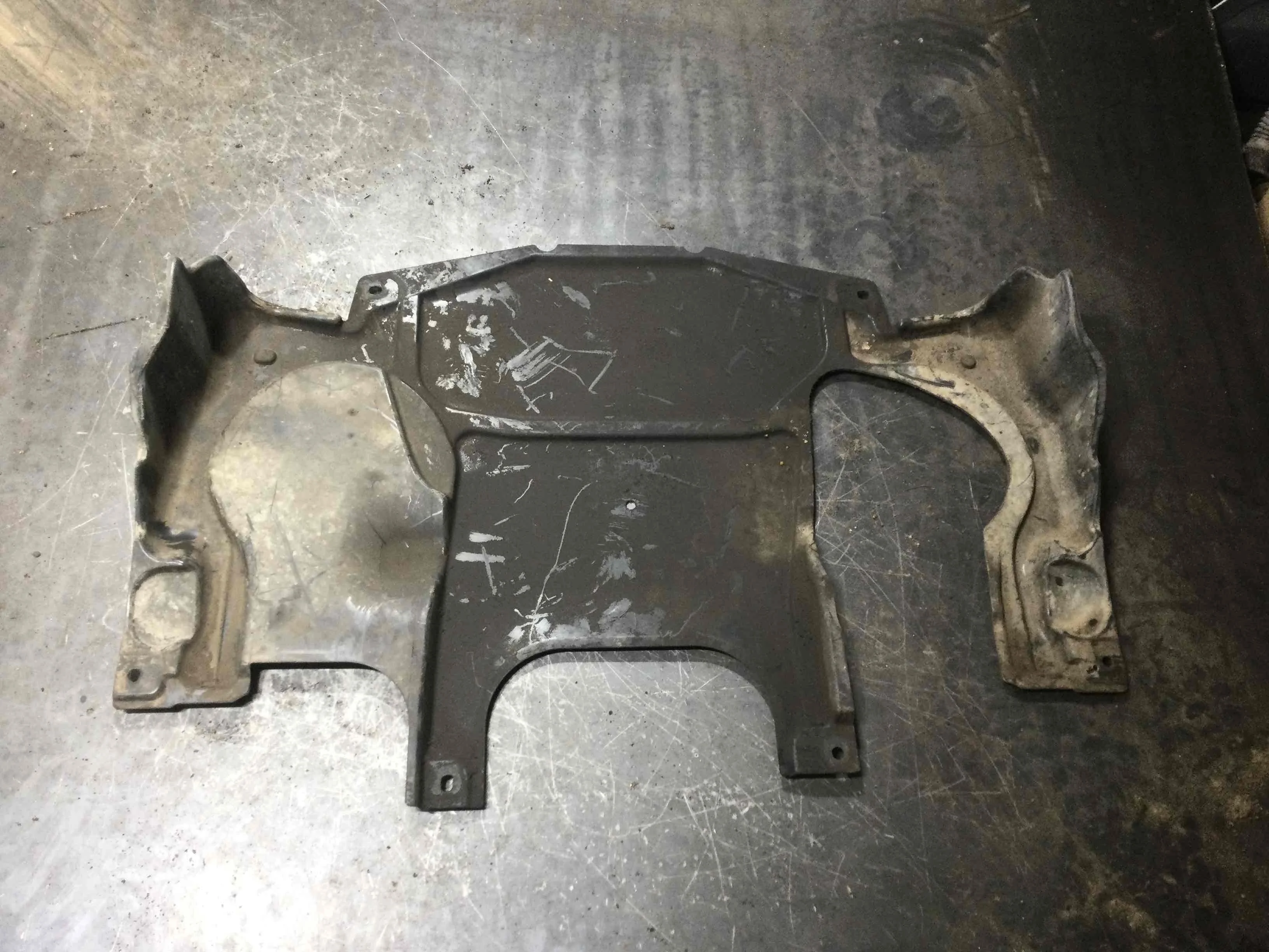 Защита двигателя Mercedes CLC CL203 [рестайлинг] (2008-2011) бензин 1.8 i Автомат Купе