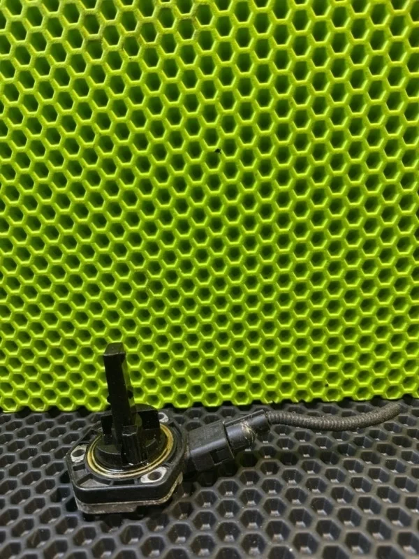 Датчик уровня масла VW Passat 2009 B6