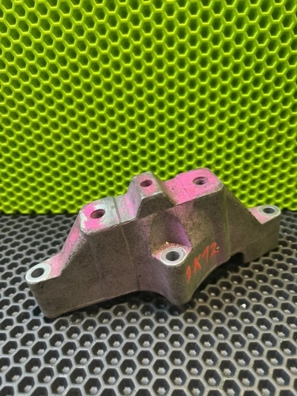 Кронштейн кпп Audi a3 8L1