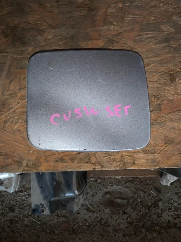 Лючок бензобака Mitsubishi Airtrek CU