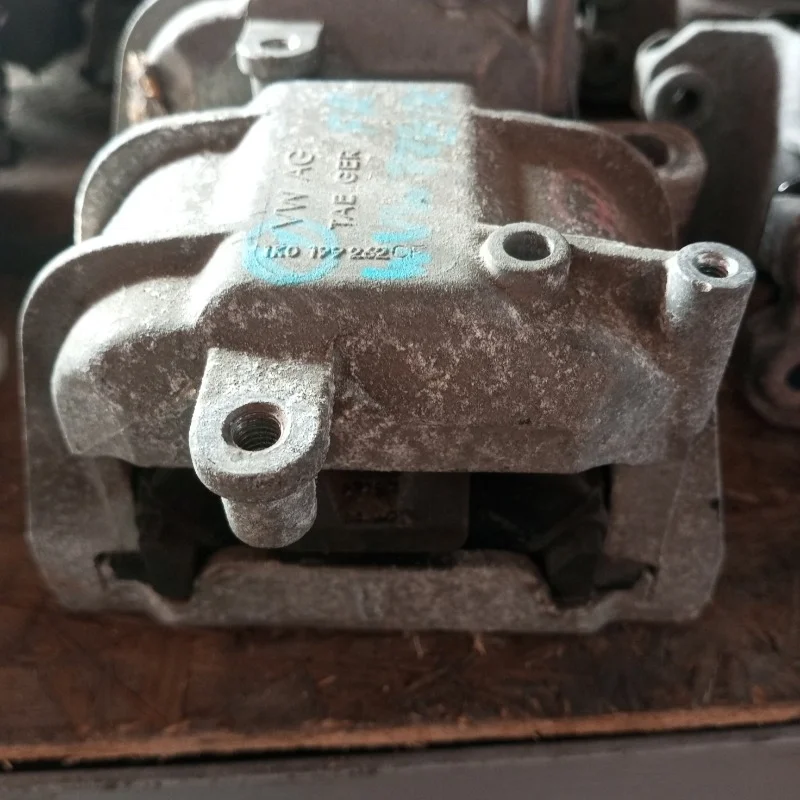 Подушка двигателя Volkswagen Golf 5 1K0199262CF