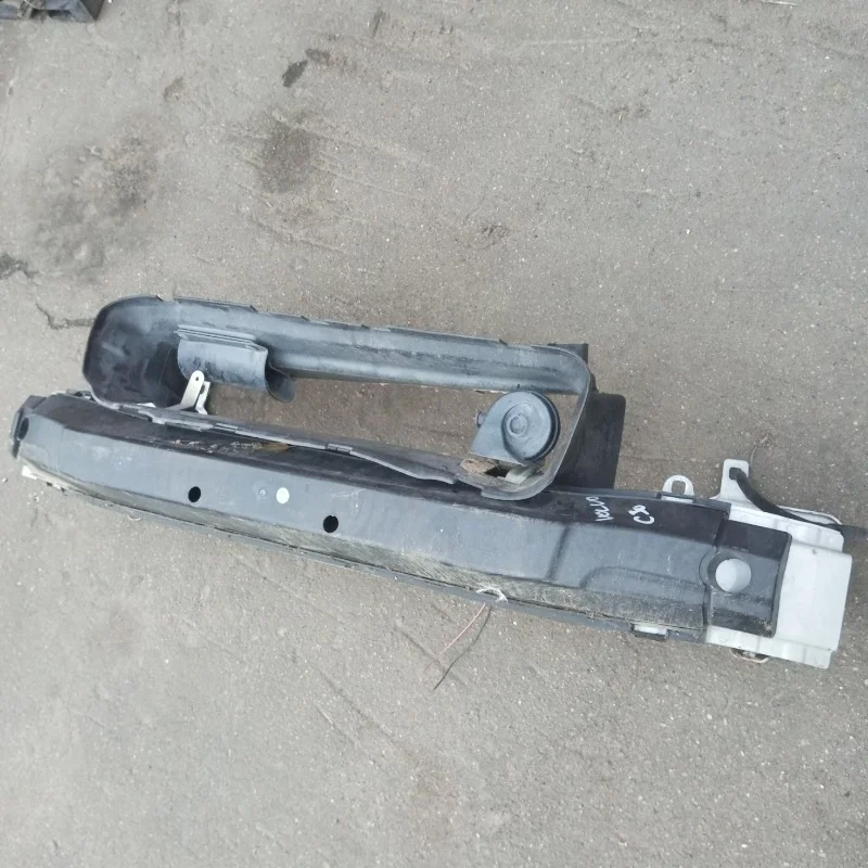 Усилитель бампера Volvo C-30 31353949 MK38, передний