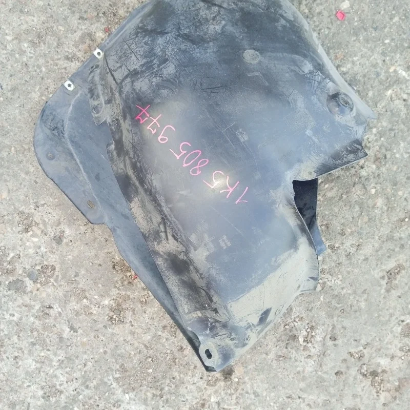 Подкрылок Volkswagen jetta 1K5805977 1K2, передний левый