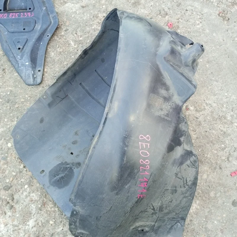 Подкрылок Audi A4B7 8E0821171E, передний левый