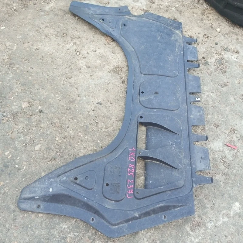 Защита двигателя Volkswagen Passat B6 2008 1K0825237J 3C2