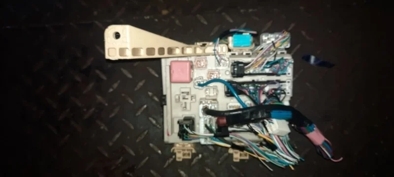 Блок комфорта Toyota Vitz 8273052371 KSP90 1KR