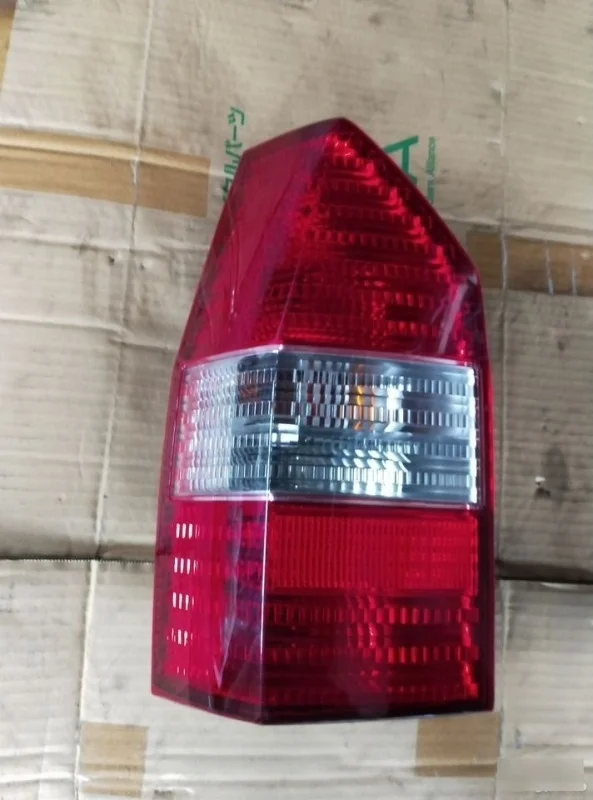 Стоп-сигнал Mitsubishi Chariot Grandis 1997-2003 N84